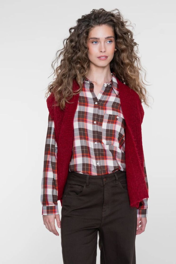 000460-OXBLOOD RED wine 