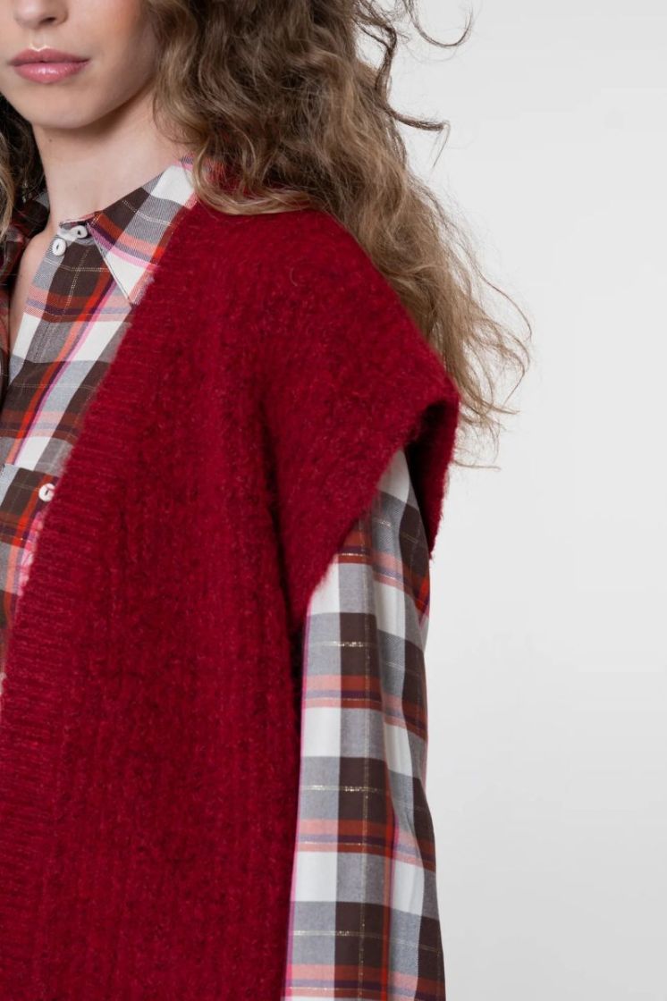 000460-OXBLOOD RED wine 